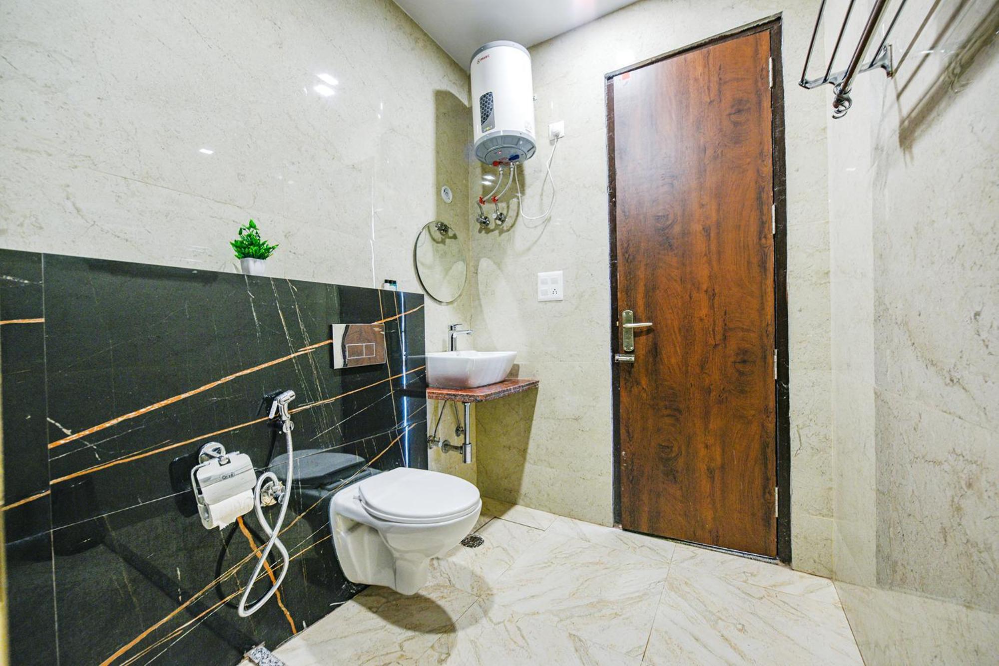 Fabhotel Jaswinder Bhawan Haridwār Exteriör bild